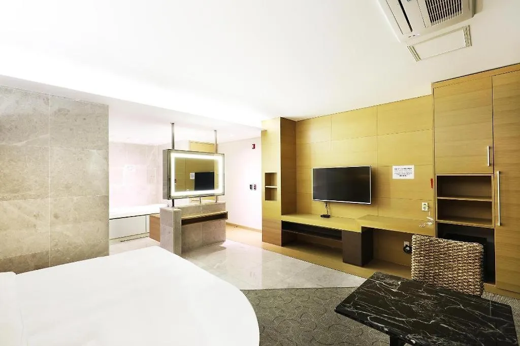 Business Design Hotel Luv Incheon 4*,